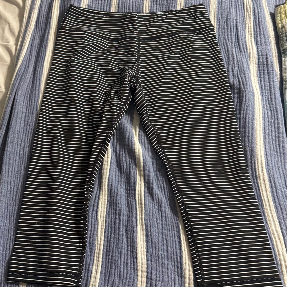 Savage Barbell capri leggings size Large - Jailbreak